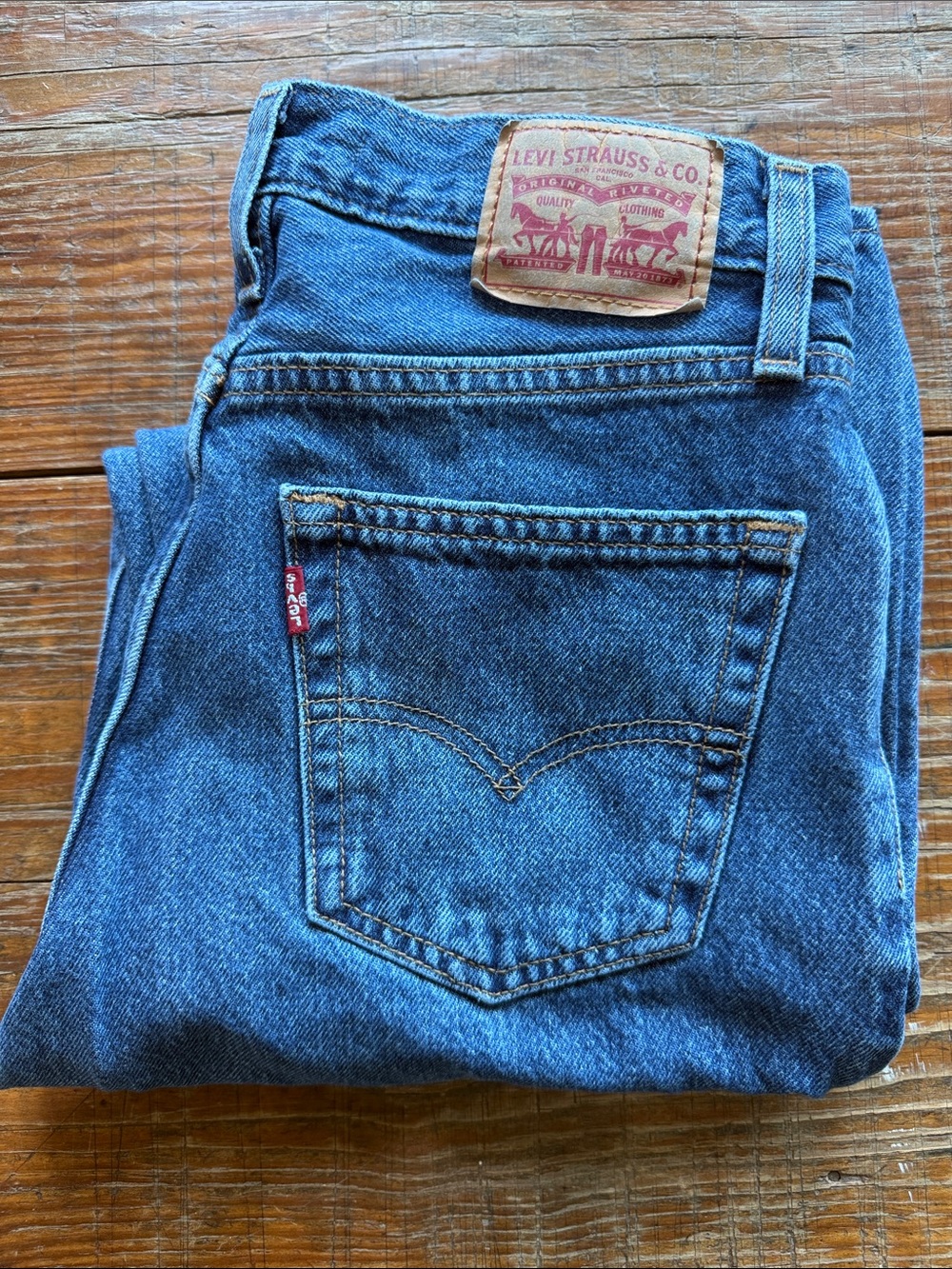 Levis 94 Baggy Med Wash Jeans 31" Inseam Size 24